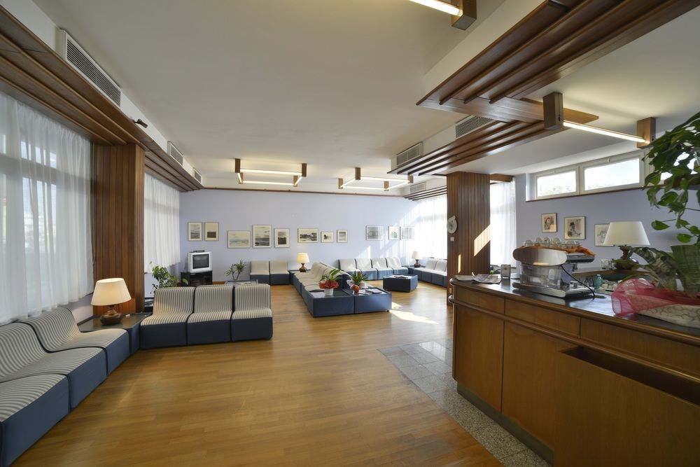 Hotel Mistral Oristano Bagian luar foto