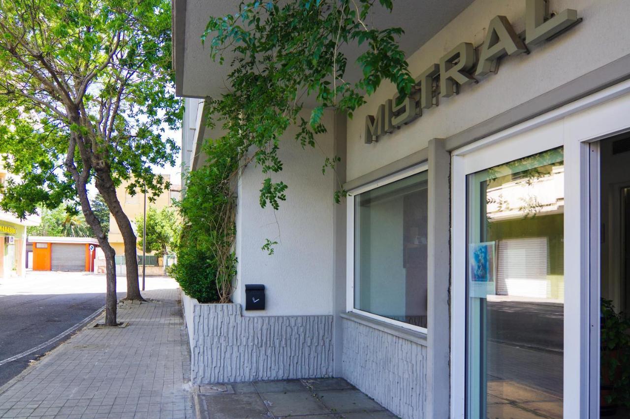 Hotel Mistral Oristano Bagian luar foto