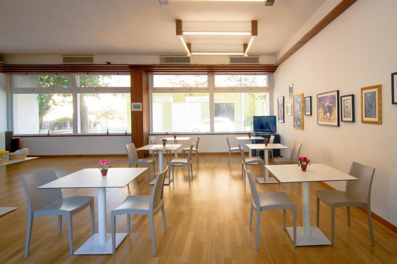 Hotel Mistral Oristano Bagian luar foto